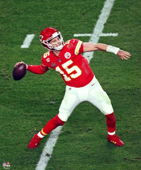 Patrick Mahomes Throwing Action Kansas City Chiefs 8  x 10  Football Photo Sale